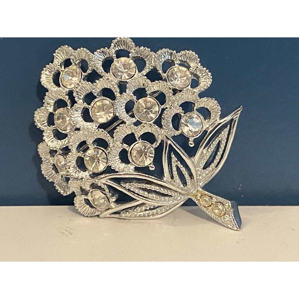 Sarah Coventry Brooch Flower Bouquet White Rhinestones Silver Tone 2”